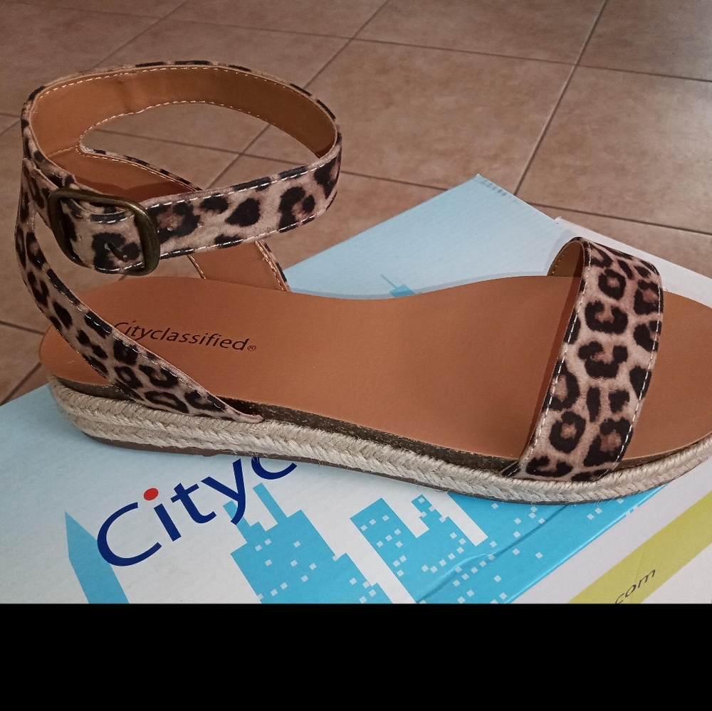 Sandals - Picture 4 of 9